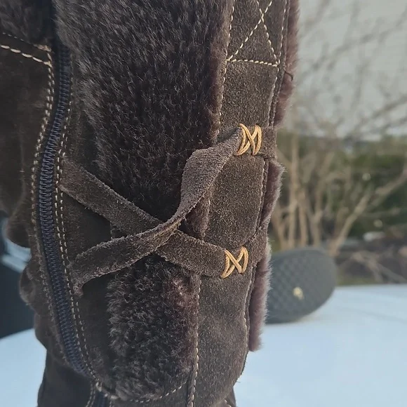 Womens' Eventure Bare Traps Stay Dry System Faux Fur Flat Boots - Picture 10 of 10